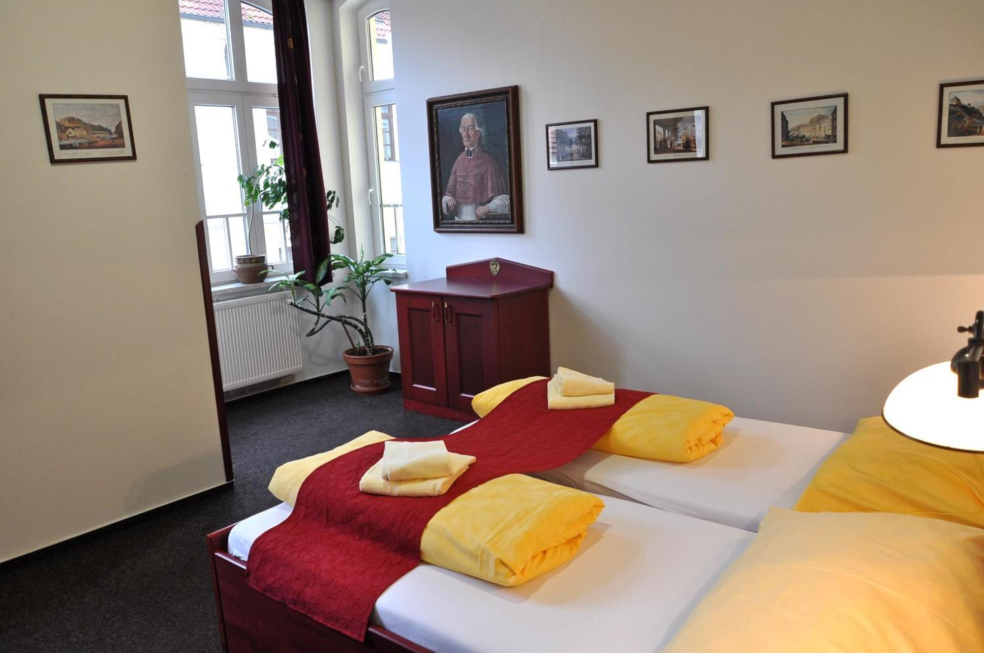 Hotel Cisar Ferdinand 洛克特 外观 照片